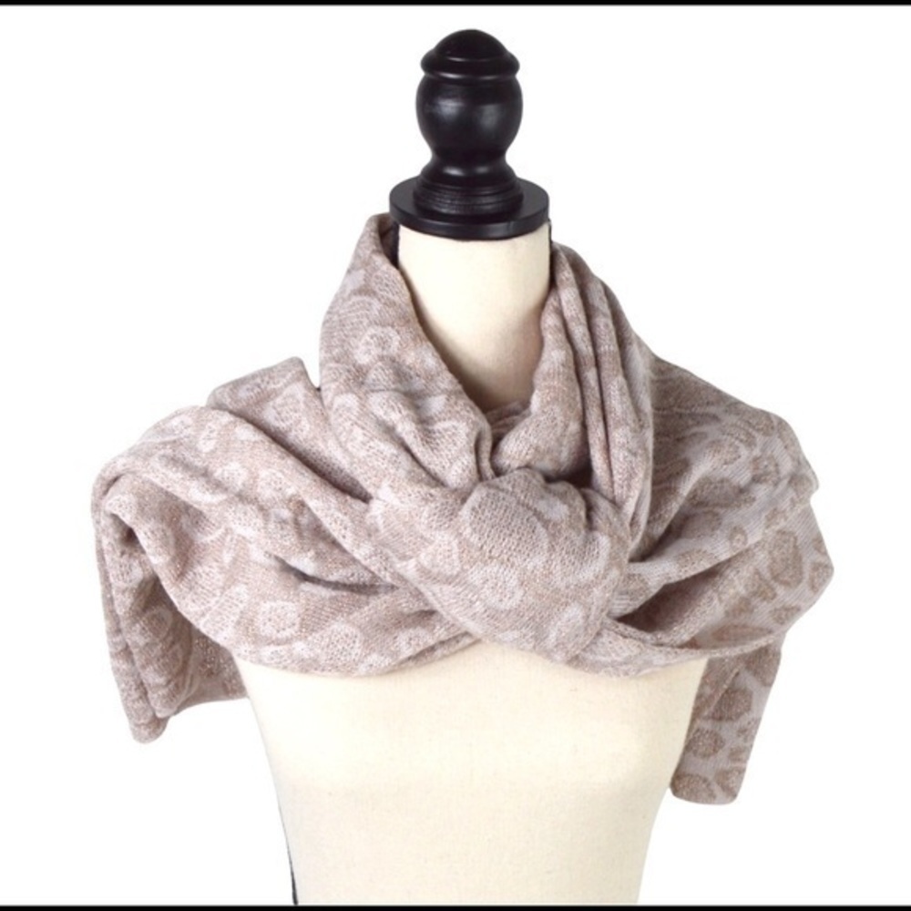 V Fraas‎ Soft Knit Blanket Scarf with Metallic Threads
